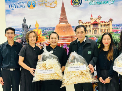 สำนักงานสหกรณ์จังหวัดนครปฐมนำส่งดอกไม้จันทร์ที่บุคลากรร่วมกันจัดทำ เพื่อถวายในงานพระราชพิธีฯ ... พารามิเตอร์รูปภาพ 1