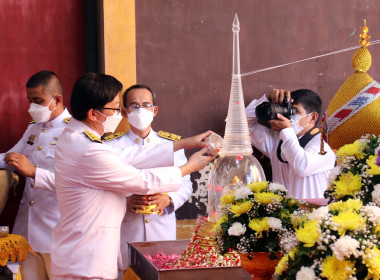 พิธีสรงน้ำพระบรมสารีริกธาตุ ในการพระราชพิธีสงกรานต์ ... พารามิเตอร์รูปภาพ 9