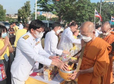 พิธีวางพวงมาลา และทำบุญตักบาตรพระสงฆ์ จำนวน 89 รูป ... พารามิเตอร์รูปภาพ 6