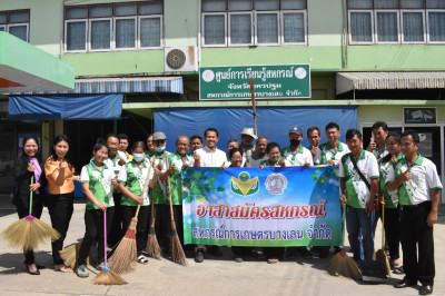 อาสาสมัครสหกรณ์ ทำความสะอาดพื้นที่โดยรอบที่ทำการสหกรณ์ ... พารามิเตอร์รูปภาพ 1