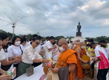 พิธีเจริญพระพุทธมนต์และพิธีตักบาตร ... พารามิเตอร์รูปภาพ 8