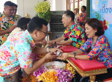 ร่วมพิธีรดน้ำขอพรนายสุรศักดิ์ เจริญศิริโชติ ... พารามิเตอร์รูปภาพ 27