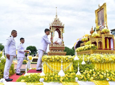 พิธีพลีกรรมตักน้ำจากแหล่งน้ำศักดิ์ของจังหวัดนครปฐม ... พารามิเตอร์รูปภาพ 1