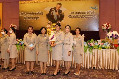 พิธีวางพานพุ่มดอกไม้สด เนื่องในวันพระบิดาแห่งฝนหลวง ประจำปี ... พารามิเตอร์รูปภาพ 1