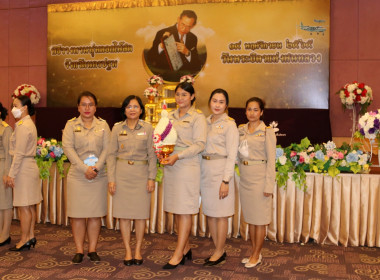 พิธีวางพานพุ่มดอกไม้สด เนื่องในวันพระบิดาแห่งฝนหลวง ประจำปี ... พารามิเตอร์รูปภาพ 1