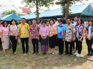 ร่วมพิธีรดน้ำขอพร ผู้ว่าราชการจังหวัดนครปฐม ... พารามิเตอร์รูปภาพ 4