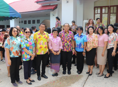 ร่วมพิธีรดน้ำขอพร ผู้ว่าราชการจังหวัดนครปฐม ... พารามิเตอร์รูปภาพ 5