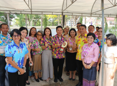 ร่วมพิธีรดน้ำขอพร ผู้ว่าราชการจังหวัดนครปฐม ... พารามิเตอร์รูปภาพ 8