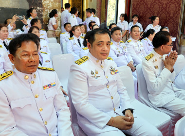 พิธีเชิญเครื่องราชสักการะซึ่งทรงพระราชอุทิศถวายเป็นพุทธบูชา ... พารามิเตอร์รูปภาพ 15