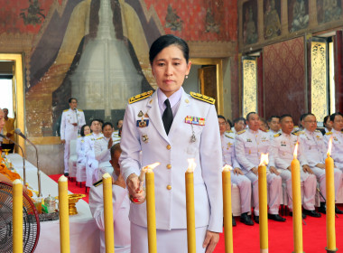 พิธีเชิญเครื่องราชสักการะซึ่งทรงพระราชอุทิศถวายเป็นพุทธบูชา ... พารามิเตอร์รูปภาพ 2
