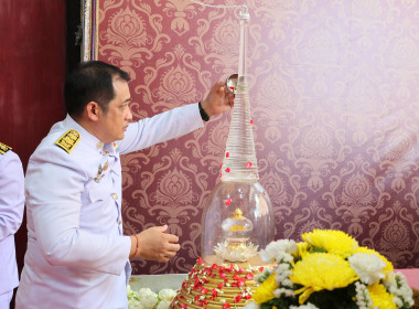 พิธีเชิญเครื่องราชสักการะซึ่งทรงพระราชอุทิศถวายเป็นพุทธบูชา ... พารามิเตอร์รูปภาพ 8