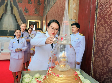 พิธีเชิญเครื่องราชสักการะซึ่งทรงพระราชอุทิศถวายเป็นพุทธบูชา ... พารามิเตอร์รูปภาพ 13