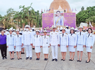 พิธีถวายเครื่องราชสักการะ วางพานพุ่ม และจุดเทียน ... พารามิเตอร์รูปภาพ 2