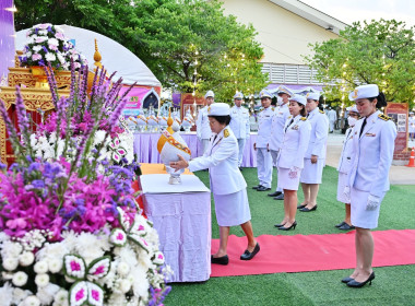 พิธีถวายเครื่องราชสักการะ วางพานพุ่ม และจุดเทียน ... พารามิเตอร์รูปภาพ 6