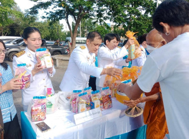 พิธีเจริญพระพุทธมนต์และทำบุญตักบาตรถวายพระราชกุศล ณ ... พารามิเตอร์รูปภาพ 3