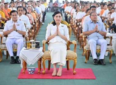 พิธีเจริญพระพุทธมนต์เฉลิมพระกียรติและถวายพระพรชัยมงคลแด่ ... พารามิเตอร์รูปภาพ 8