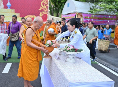 พิธีเจริญพระพุทธมนต์และทำบุญตักบาตรถวายพระราชกุศล ... พารามิเตอร์รูปภาพ 4