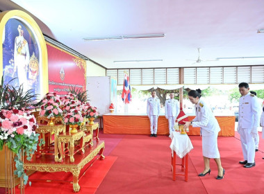 พิธีเจริญพระพุทธมนต์และทำบุญตักบาตรถวายพระราชกุศล ... พารามิเตอร์รูปภาพ 11