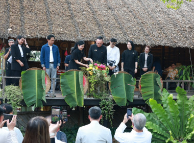 งานสังคมสุขใจ ครั้งที่ 10 รักเธอ รักฉัน ร่วมกันรักษ์โลก ณ ... พารามิเตอร์รูปภาพ 15